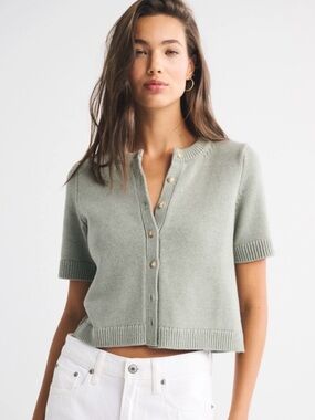 NWT Abercrombie Short-Sleeve Crew Cardigan in Frosty Olive